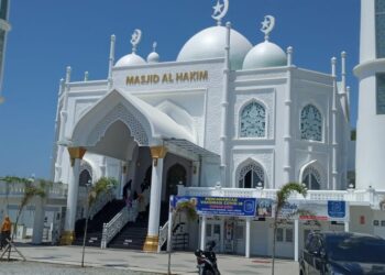 Tampak depan Masjid Al-Hakim, Padang, Minggu (21/2/2021). (Genta Andalas/Efi Fadhillah)