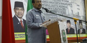 Wakil Ketua DPD RI Nono Sampono saat menyampaikan kuliah umum di Gedung Convention Hall Unand, Jumat (18/8/2021). (Foto/waspada.id)