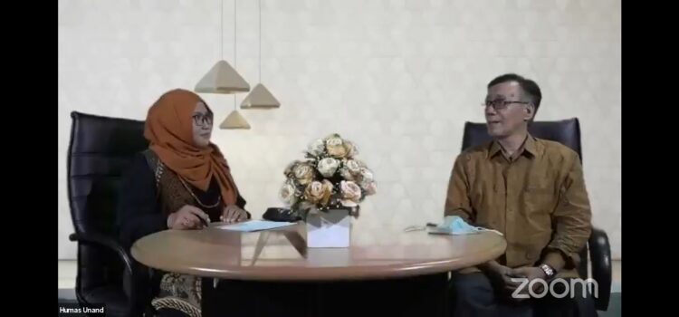 Mansyurdin dan Humas Unand di Podcast Unand Kita pada Rabu (16/6/2021). (Genta Andalas/Tangkapan layar)