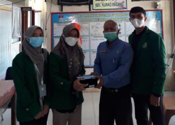 Peresmian alat sensor Prokes oleh pihak Kelurahan Kurao Pagang, Jumat (13/8/2021). (Genta Andalas/dok. Pribadi)