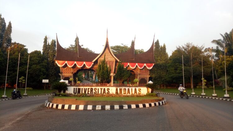 Universitas Andalas sediakan akses jaringan Wifi ID untuk persiapan kuliah luring bagi mahasiswa dan dosen, Sabtu (2/10/2021). (Genta Andalas/ Geliz Luh Titisari)