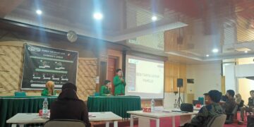 Para Capresma-Cawapresma serta CaDPM sedang menyampaikan visi dan misi dalam Kampanye Akbar di Gedung Seminar PKM lantai 1 pada Kamis, (25/11/2021). (Genta Andalas/ Rizki Wahyudi)