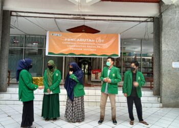 Pencabutan lot (nomor urut) oleh para Capresma, Cawapresma, dan CaDPM, Rabu (3/11/2021). (Genta Andalas/ Khoiratul Fitri Syahdia)