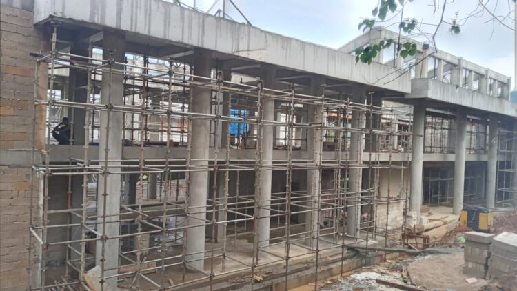 Pembangunan Laboraturium Hukum di Fakultas Hukum Unand sedang berlangsung
Selasa (22/2/2022). (Genta Andalas/Efi Fadhillah).