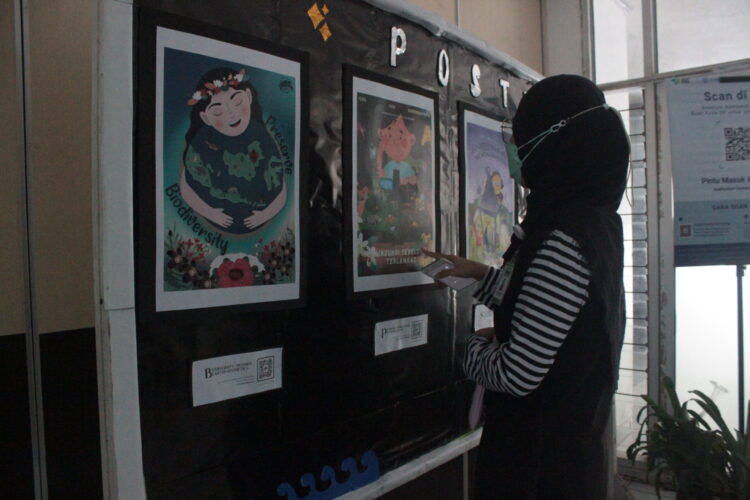 Pameran Poster Dari Lomba Kontes Fotografi dan Poster di Auditorium Unand pada Senin (21/02/2022).