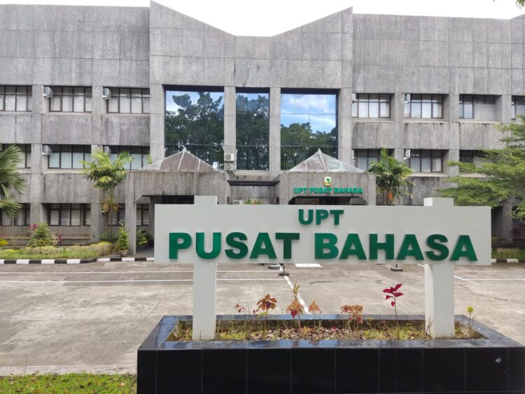 Pusat Bahasa Unand kembali layani tes TOEFL untuk mahasiswa yang akan ujian akhir di Gedung Pusat Bahasa Universitas Andalas, Selasa (8/3/2022). (Genta Andalas/Nando Ferdiansyah)