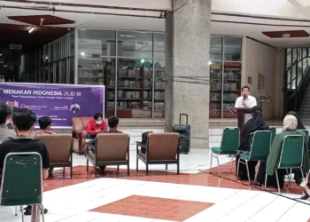 Penyampaian materi mengenai penundaan pemilu 2024 oleh Khairul Fahmi di Pusat Kegiatan Mahasiswa Universitas Andalas, Kamis (17/3/2022). (Genta Andalas/ Aisyah Luthfi)