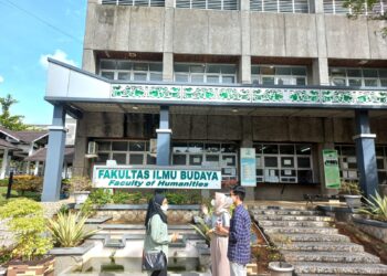 Dekan Fakultas Ilmu Budaya (FIB) rencanakan  pembukaan prodi Sastra Bahasa dan Budaya Korea  saat diwawancarai pada Kamis (21/04/2022).