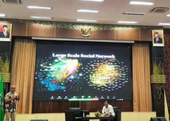 Penyampaian materi kuliah pakar oleh Andry Alamsyah di Gedung  Convention Hall Universitas Andalas (Unand), Selasa (24/5/2022) (Genta Andalaz/Humaira Zaini Putri)