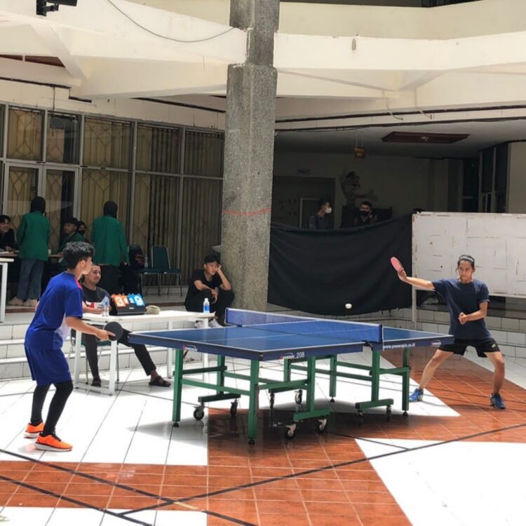 UKO Unand adakan turnamen tenis meja se-Sumatra Barat dan Riau di kolam PKM Jumat (23/9/2022). (Genta Andalas/Fadhilah Lisma Sari)