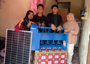 Alat pemecah jengkol untuk tingkatkan produktivitas UMKM keripik jengkol. (Genta Andalas/Dok. Pribadi)