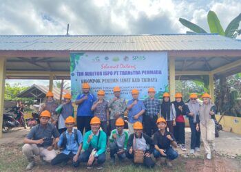 Kelompok Pekebun Sawit KUD TRIDAYA bersama dengan Tim Auditor PT. TRANsTRA PERMADA melaksanakan tahap audit ISPO 1 pada Kamis (06/10/2022) di Balai Desa Karang Tunggal Kalimantan Tengah. (Genta Andalas/Elvi Rahmawani)