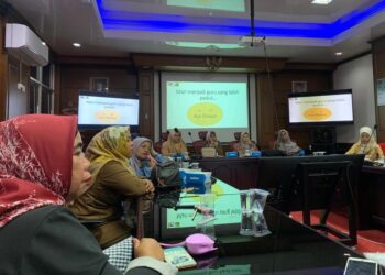 Penyuluhan Anti Kekerasan Seksual di Lingkungan Anak oleh Dosen Unand kepada Guru Paud dan TK se-Limau Manis di Gedung A FISIP Unand pada Senin (24/10/2022). (Genta Andalas/Kerina Jefani)