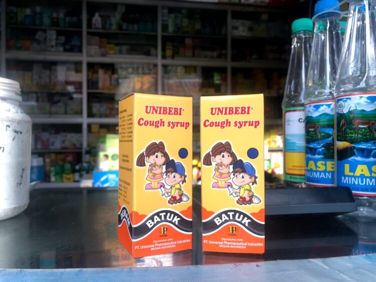 Obat sirup yang kini sudah tidak dapat dibeli lagi dipasaran, Minggu (23/10/2022) (Genta Andalas/Muhammad Rivaldo)