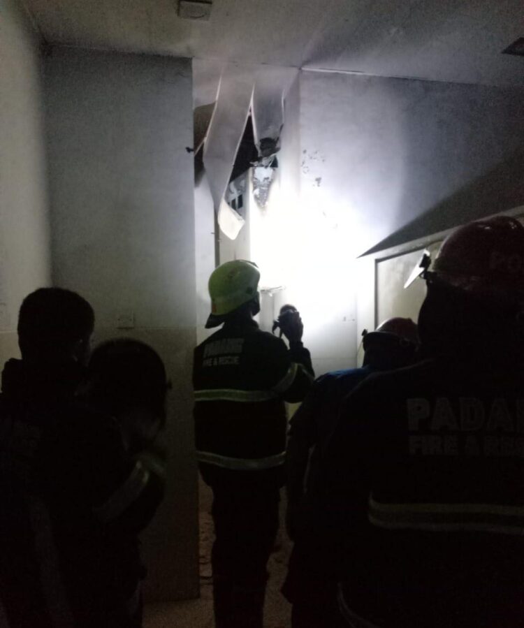 Kebakaran yang terjadi di Gedung I lantai 1 Unand, pada dini hari Selasa (25/10/2022). (Genta Andalas/ Dok. Pribadi)