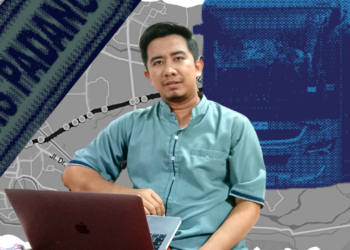 Kepala Divisi Trans Padang Perusahaan Umum Daerah (PERUMDA) Padang Sejahtera Mandiri (PSM), Delvis Yendra saat diwawancarai Genta Andalas pada Jumat (28/10/2022). (Genta Andalas/Joy Prima)