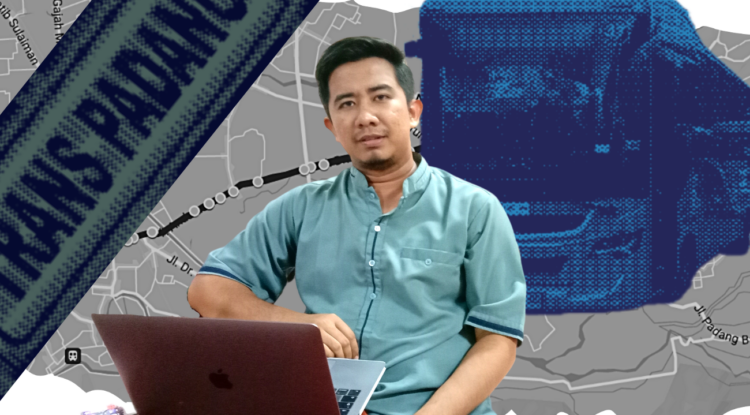 Kepala Divisi Trans Padang Perusahaan Umum Daerah (PERUMDA) Padang Sejahtera Mandiri (PSM), Delvis Yendra saat diwawancarai Genta Andalas pada Jumat (28/10/2022). (Genta Andalas/Joy Prima)