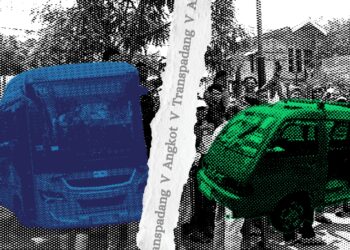 Lantai Satu Perpustakaan yang Tampak Ramai oleh Mahasiswa Dikarenakan Ruang Belajar Lantai 2 yang Sedang Dalam Masa Pembangunan