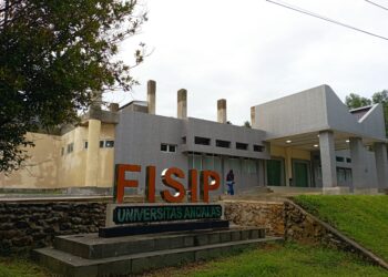 Pembangunan tahap kedua Gedung Convention Hall FISIP Unand yang sempat tertunda akan dilanjutkan pada bulan Juni mendatang, Minggu (7/5/2023). (Genta Andalas/Nabila Annisa)