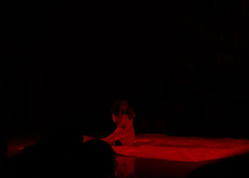 Penampilan teater berjudul "Tempat Tabu, Manusia Abu" oleh peserta open recruitment (OR) UKS UNAND pada acara Malam Sejuta Harapan ke XX di 


Penampilan Prigan oleh Saroman dari divisi seni rupa UKS UNAND pada acara Malam Sejuta Harapan ke XX di Gedung Dinas Kebudayaan Sumatera Barat, pada Sabtu (17/06/2023). (Genta Andalas/ Nabila Annisa)