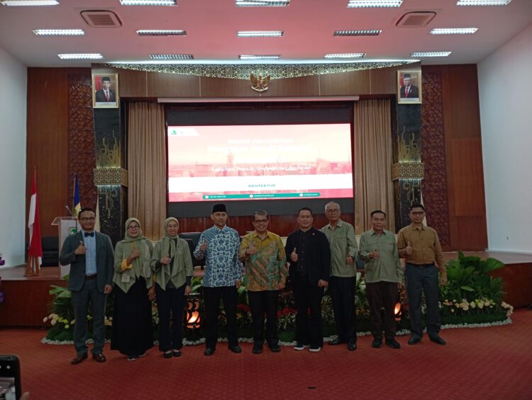 Foto bersama saat peresmian prodi Sarjana Arsitektur Universitas Andalas Senin,(5/6/2023)(Genta Andalas/Fadhilatul Husni)