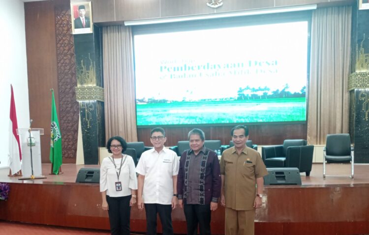 Foto bersama dalam pembukaan lokakarya pemberdayaan desa dan Badan Usaha Milik Desa di Convention Hall Universitas Andalas, Senin (26/6/2023)