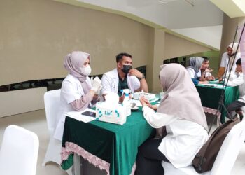 Kegiatan penyuluhan dan skrining gigi dan mulut di bakti sosial dalam rangka Dies Natalis UNAND di Rumah Sakit UNAND pada Rabu (25/10/2023) (Genta Andalas/Aprila Aurahmi)