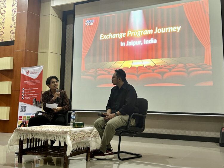 Pemateri saat menyampaikan program global volunter di acara Youth Today AIESEC in UNAND, Sabtu (29/6/2024). Dokumen: Pribadi