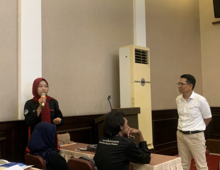 Sharing season bersama Syofiardi Bachyul LPM se kota pad mengenai pentingnya pengutamaan bahasa Sabtu (09/11/2024).