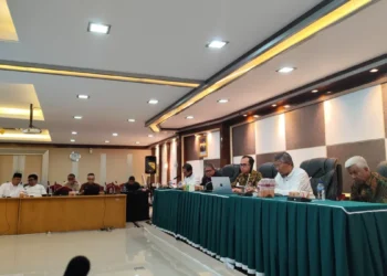 Rektor Universitas Andalas beserta jajaran mengadakan pertemuan untuk mendengarkan keluhan sejumlah Ormawa mengenai fasilitas dan pendanaan