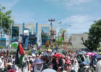 Massa turun ke jalan dan aksi solidaritas bela Palestina (OKtavia Ramadhani)