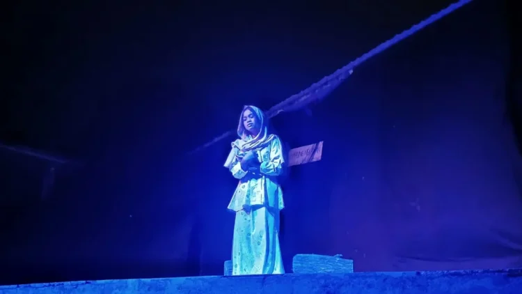 “Nilonali” menghadirkan seorang perempuan yang menghadapi kenyataan hidup ditinggalkan sang kekasih, Jumat (4/7/2025) (Genta Andalas/Nia Rahmayuni)