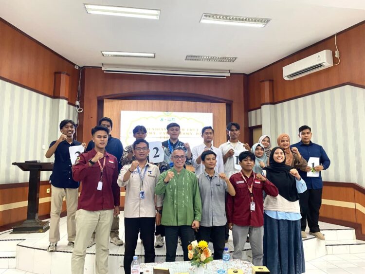 Sesi dokumentasi akhir kegiatan pencabutan nomor urut Pemira KM UNAND pada Jumat (7/11/2025) (Genta Andalas/Ulya Nur Fadillah)