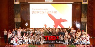 Foto bersama Xnovators dengan anggota dan Speakers pada main event Tedx UNAND, pada Minggu (15/02/2026) (Dokumen Pribadi)