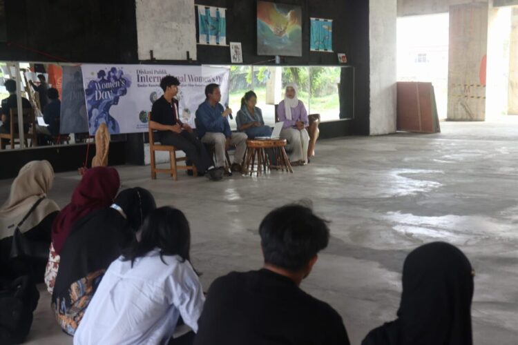 Diskusi publik yg dilakukan dengan para pembicara di internasional Women's Day, Jumat (13/3/2026) (Genta Andalas/Oktavia Ramadhani)