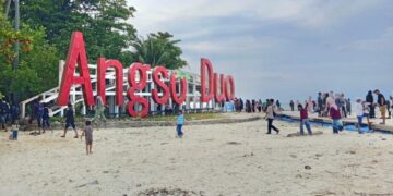 Para pengunjung baru sampai di Pulau Angso Duo pda Selasa (24/03/2026) (Genta Andalas/Nabila Ramadani)