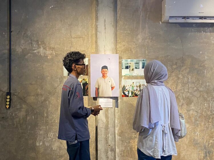 Suasana pameran FRAGTION oleh UKM Sinematografi di Lapau Bakawan, Tarandam, Kota Padang, Rabu (22/4/2026) (Ulya Nur Fadillah)