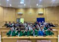 Foto bersama Satgas PPKS Unand dengan peserta kegiatan Unand Menyapa x Bunga Bicara di Seminar F, pada Kamis (13/05/2026) (Muhammad Derry)