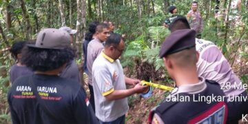 Tenaga kebersihan Fakultas Kedokteran Universitas Andalas ditemukan tewas tergantung di pohon kawasan Hutan Biologi Unand, pada Kamis (28/5/2026) (Kompas.com)