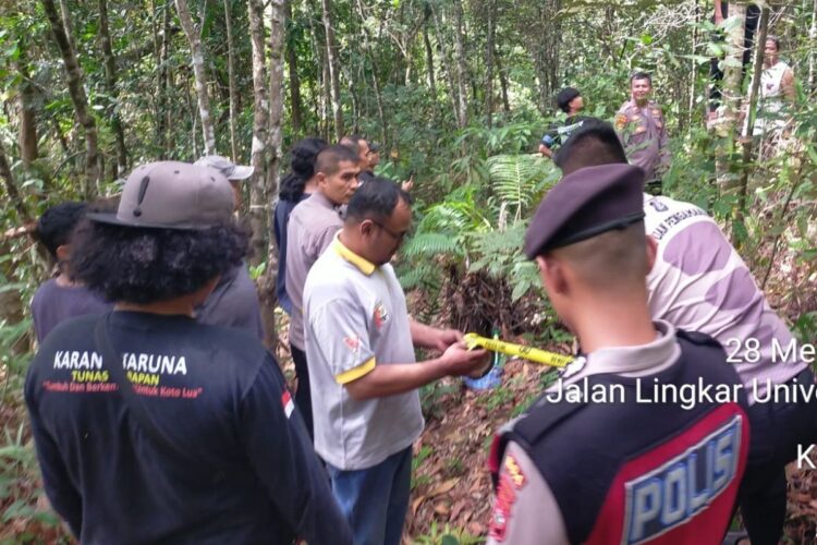 Tenaga kebersihan Fakultas Kedokteran Universitas Andalas ditemukan tewas tergantung di pohon kawasan Hutan Biologi Unand, pada Kamis (28/5/2026) (Kompas.com)