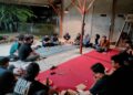 Suasana diskusi publik HMI komisariat ISIP UNAND di TBM Rumah Nyaman, pada Minggu (13/6/2026) (Genta Andalas/Hadid Jailani Latif Utama)