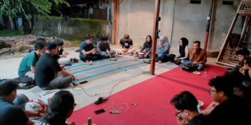 Suasana diskusi publik HMI komisariat ISIP UNAND di TBM Rumah Nyaman, pada Minggu (13/6/2026) (Genta Andalas/Hadid Jailani Latif Utama)