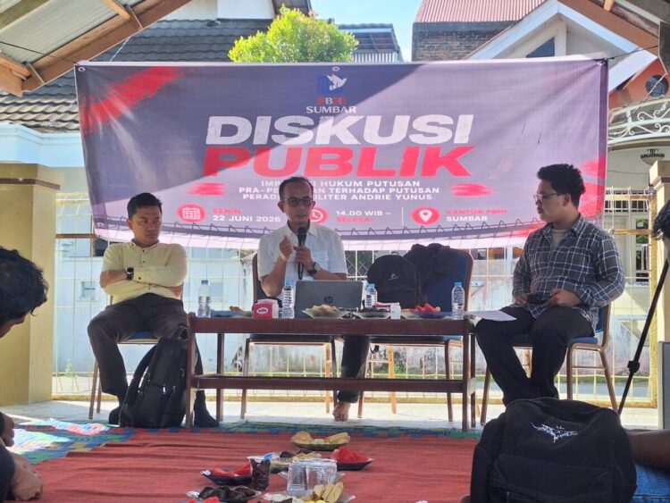 Diskusi Publik bertajuk Implikasi Hukum Putusan Praperadilan terhadap Putusan Peradilan Militer Andrie Yunus yang diselenggarakan oleh PBHI Sumatera Barat di Padang, Senin (22/6/2026) (Genta Andalas/Syifa Alifah)