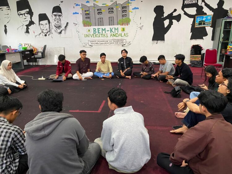 Konsolidasi akbar di gedung PKM UNAND pada Sabtu, (13/62026) (Genta Andalas/Maulina)