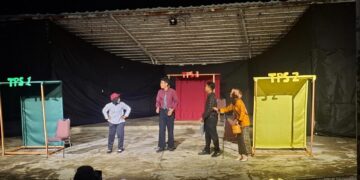 Pertunjukan drama berjudul "TPS" menghadirkan adegan di area pelepasan suara, Rabu (1/7/2026) (Genta Andalas/Syifa Alifah)