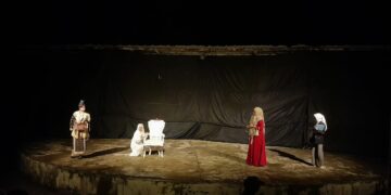 Pementasan drama Nurani oleh mahasiswa Program Studi Sastra Indonesia angkatan 2024 dalam Festival dan Seminar Teater Indonesia di FIB UNAND, Rabu (1/7/2026) (Genta Andalas/Zulaizah)