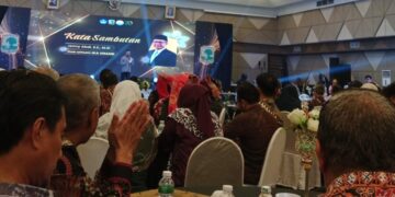 Penyampaian sambutan dari Ketua Umum Ikatan Keluarga Alumni Universitas Andalas (IKA UNAND), Denny Abdi, di Pengeran Beach Hotel pada Senin (14/9/2026)(Oktavia Ramadhani)
